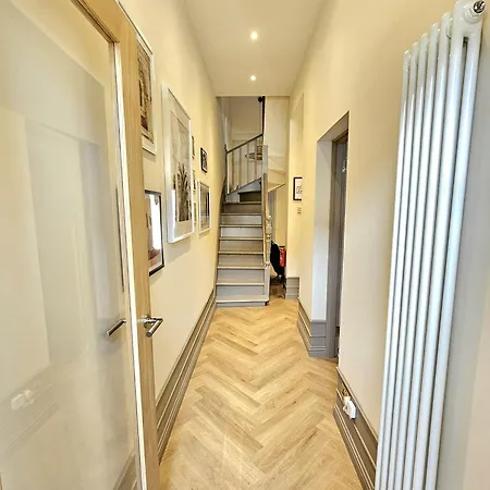 Casa de Férias Newly Renovated Gem - Free Parking & Modern Comfort Glasgow