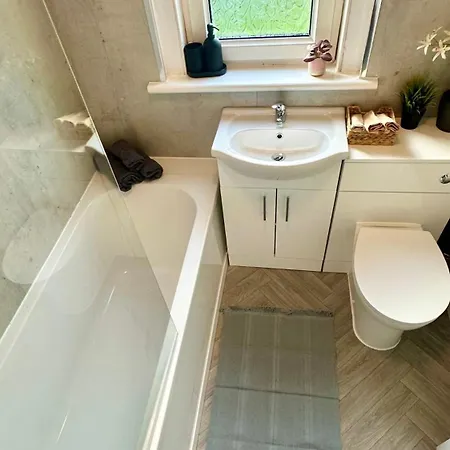 New Quite And Comfy * Glasgow