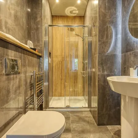 The Burnbank Experience Tatil Evi