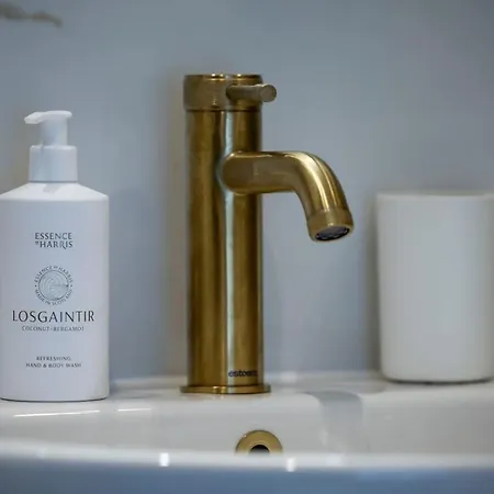 The Burnbank Experience Tatil Evi *