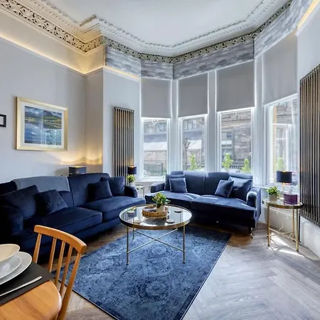 The Burnbank Experience Tatil Evi