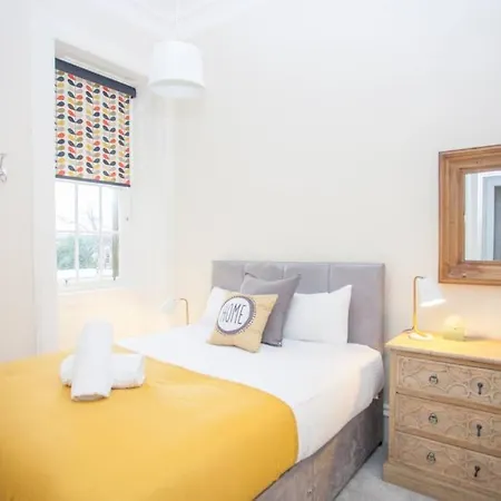 Spacious Period In Apartment *