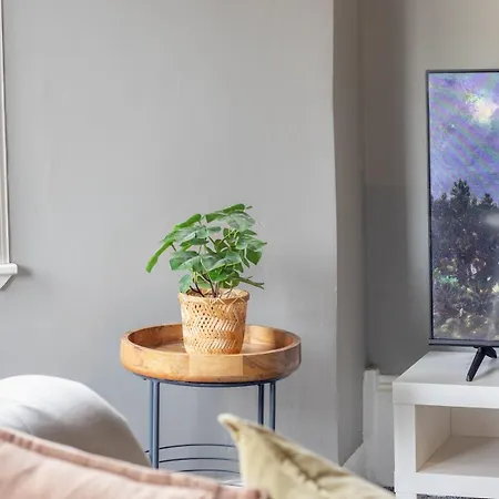 Pass The Keys West End Wonder * Glasgow