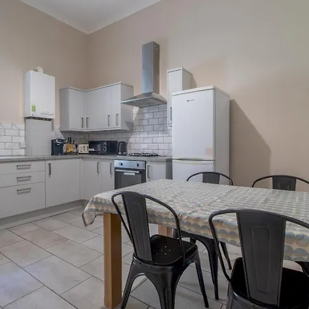 Haven Main Door & Parking - Pass The Keys Vakantiehuis *