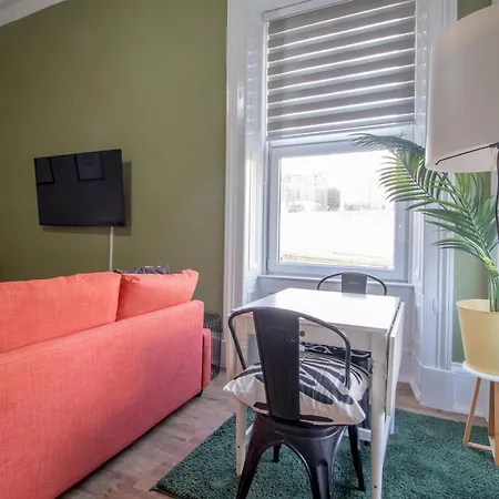 Haven Main Door & Parking - Pass The Keys * 글라스고