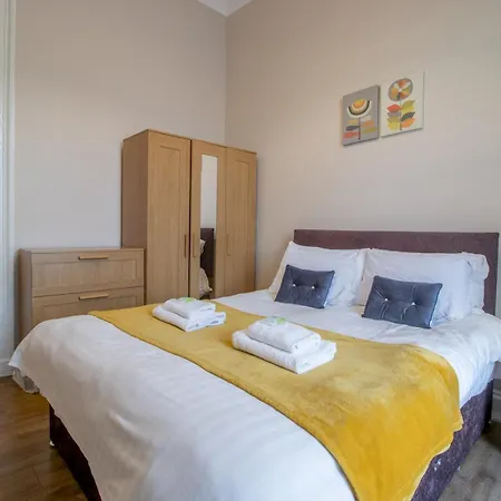 Haven Main Door & Parking - Pass The Keys Vakantiehuis *