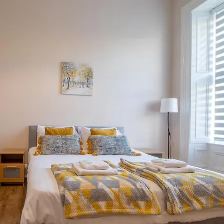 Haven Main Door Parking - Pass The Keys Vakantiehuis