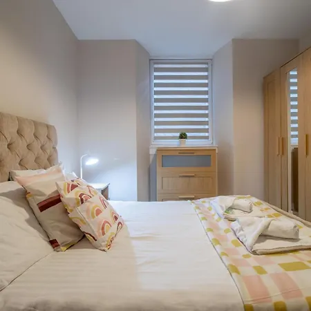 Gem Main Door Parking - Pass The Keys Glasgow