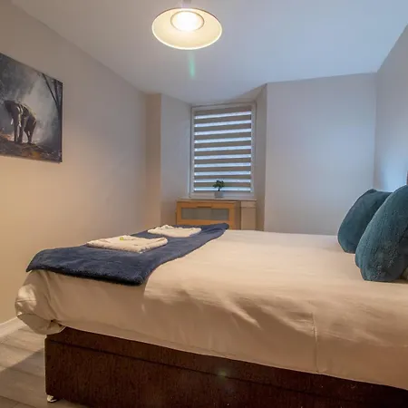 Gem Main Door Parking - Pass The Keys Appartement