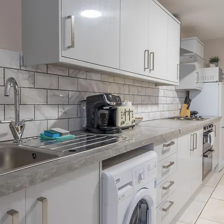 Gem Main Door Parking Pass The Keys * Glasgow