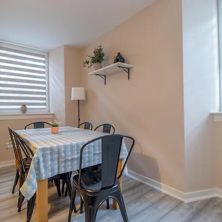 Gem Main Door Parking - Pass The Keys Glasgow