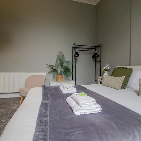 Spacious Hillhead Haven - Pass The Keys شقة غلاسغو