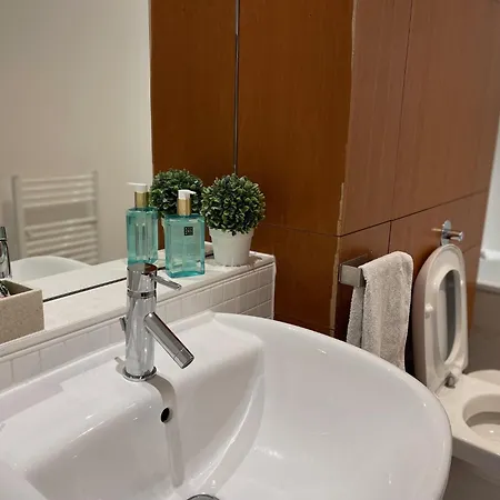 Kwatera prywatna Private And Bathroom In Shared Flat With Parking Glasgow