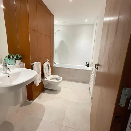 Kwatera prywatna Private And Bathroom In Shared Flat With Parking *