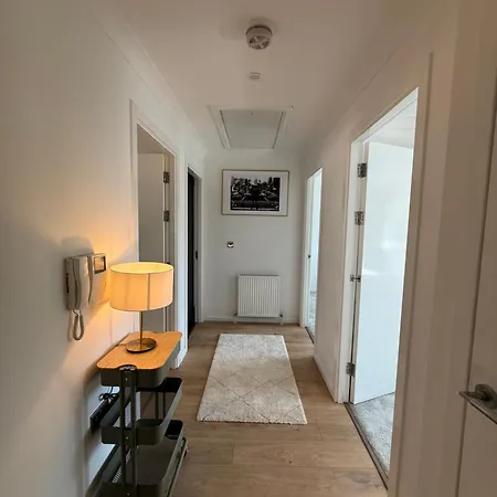 Luxurious 2 Bedroom, 8 Mins From Centre B&B *