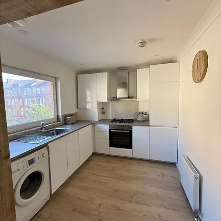 Luxurious 2 Bedroom, 8 Mins From Centre B&B *