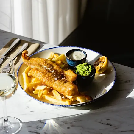 Leonardo West End Otel