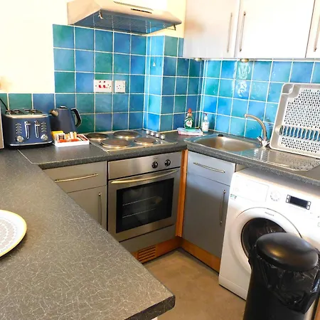 Fabulous Location, One Bedroom West End Flat, Just Off Byres Rd, Close To Sec & Hydro