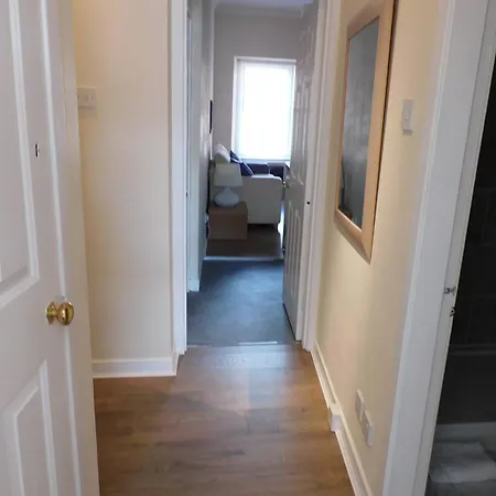 Fabulous Location, One Bedroom West End Flat, Just Off Byres Rd, Close To Sec & Hydro גלאזגו