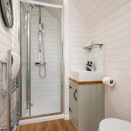 Apartment Luxury Glamping Pods - The Heft & The Hirsel *