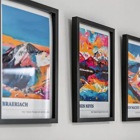 Modern 2-bedroom Flat In Centre, Near Galsgow Apartment