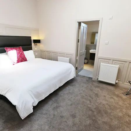 Hotel Glynhill & Near Airport