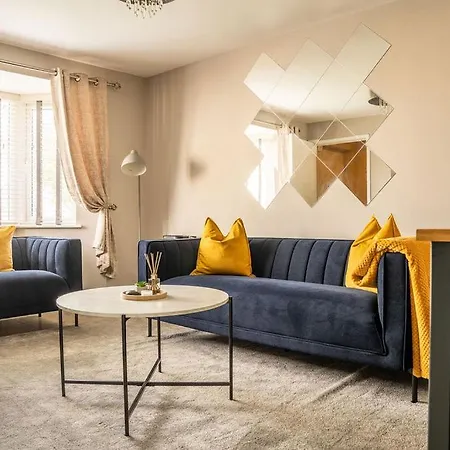 Modern 3br With 3 Bathrooms, Garden & Free Parking Willa *