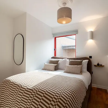 Botanic House - 3br - Private Parking Ferienhaus *