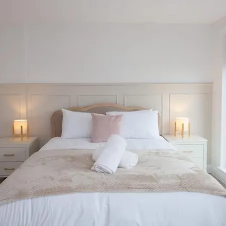 Newly Renovated 3 Bedroom Modern House Casa vacanze Glasgow