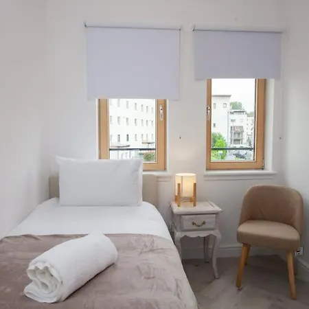 Newly Renovated 3 Bedroom Modern House *