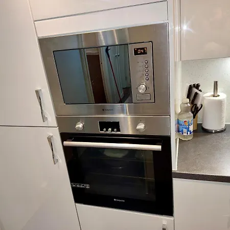 Likewise Modern Two Bedrooms For 4 In Area Apartament Glasgow