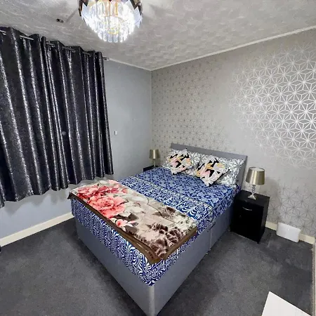 Likewise Modern Two Bedrooms For 4 In Area Glasgow