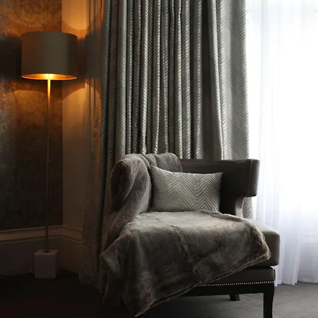 Number 10 4* グラスゴー