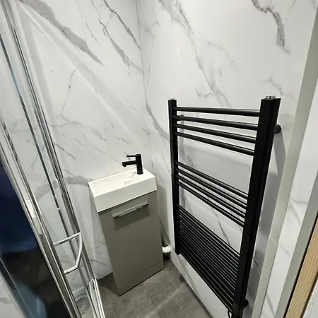 Villa Modern And Stylish 3 Bedroom 2 Bathroom West End House With Free Wifi And Parking *