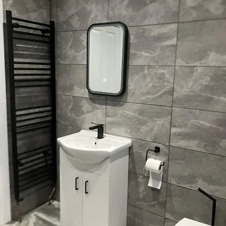 Modern And Stylish 3 Bedroom 2 Bathroom West End House With Free Wifi And Parking *