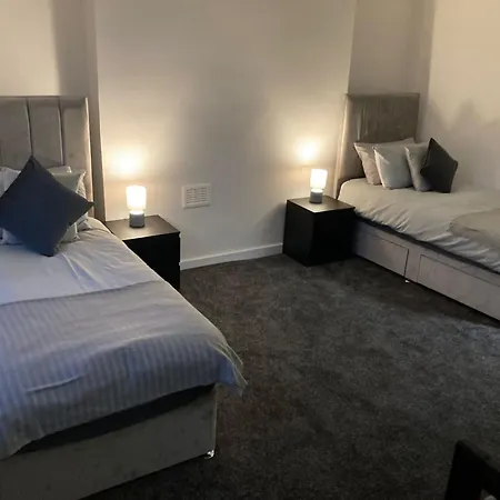 Modern And Stylish 3 Bedroom 2 Bathroom West End House With Free Wifi And Parking 빌라 *