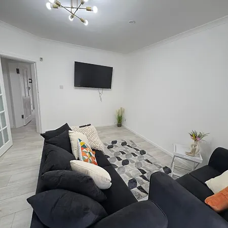 Cozy 3 Bed Home, Free Parking 8 Min To Centre Glasgow