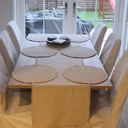 3 Bedroom Sleeps 6 Free Parking Prázdninový dům