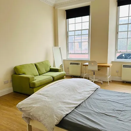 Master Bedroom In Center * Glasgow
