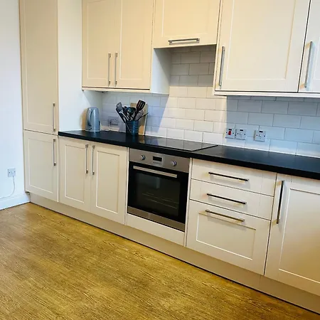 Master Bedroom In Center Homestay Glasgow