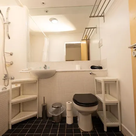 Muirhouse 2br With Free Parking Appartement