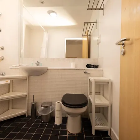 Lejlighed Muirhouse 2br With Free Parking *