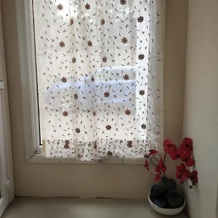 Busby Apartments * Busby