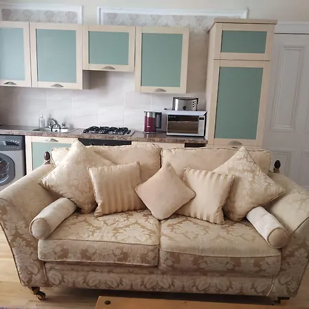 Busby Apartments * Busby