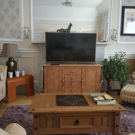 Busby Apartments דירה *