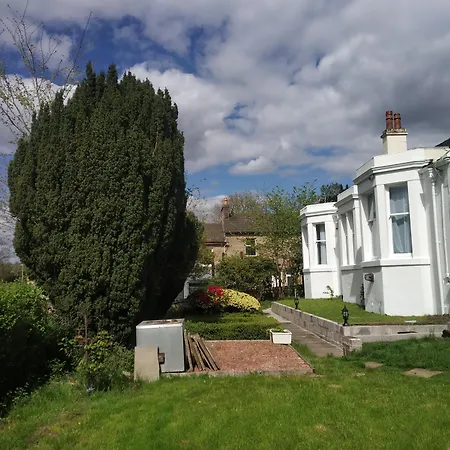 Busby Apartments דירה *