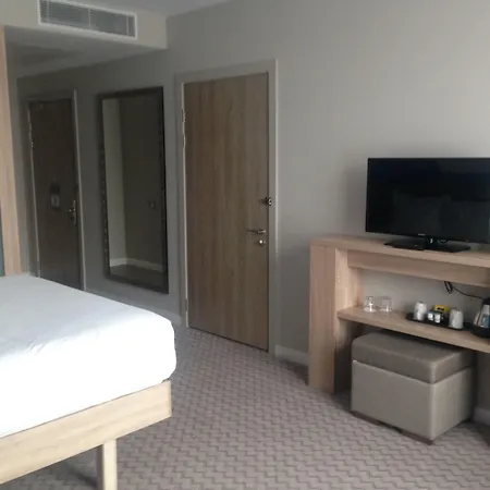 Hotel Hampton By Hilton 3*