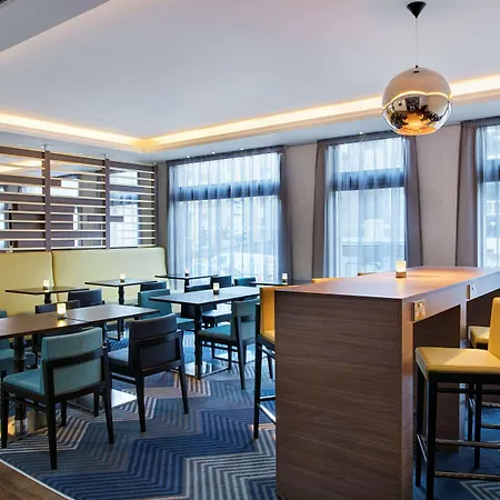 Hampton By Hilton فندق