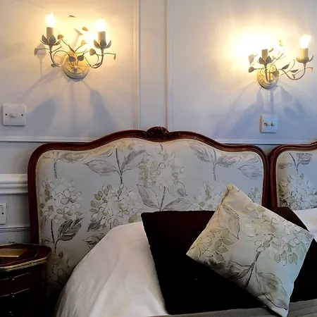 The Alamo Guest house 4*