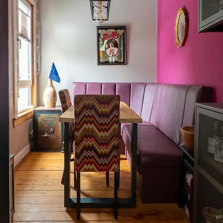 Traditional Close To Centre & Hampden Апартаменты